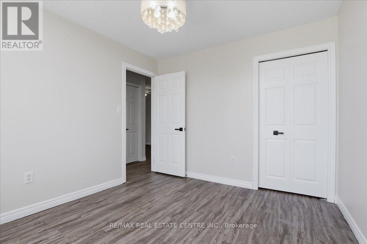 43 DECARO CRESCENT - 32