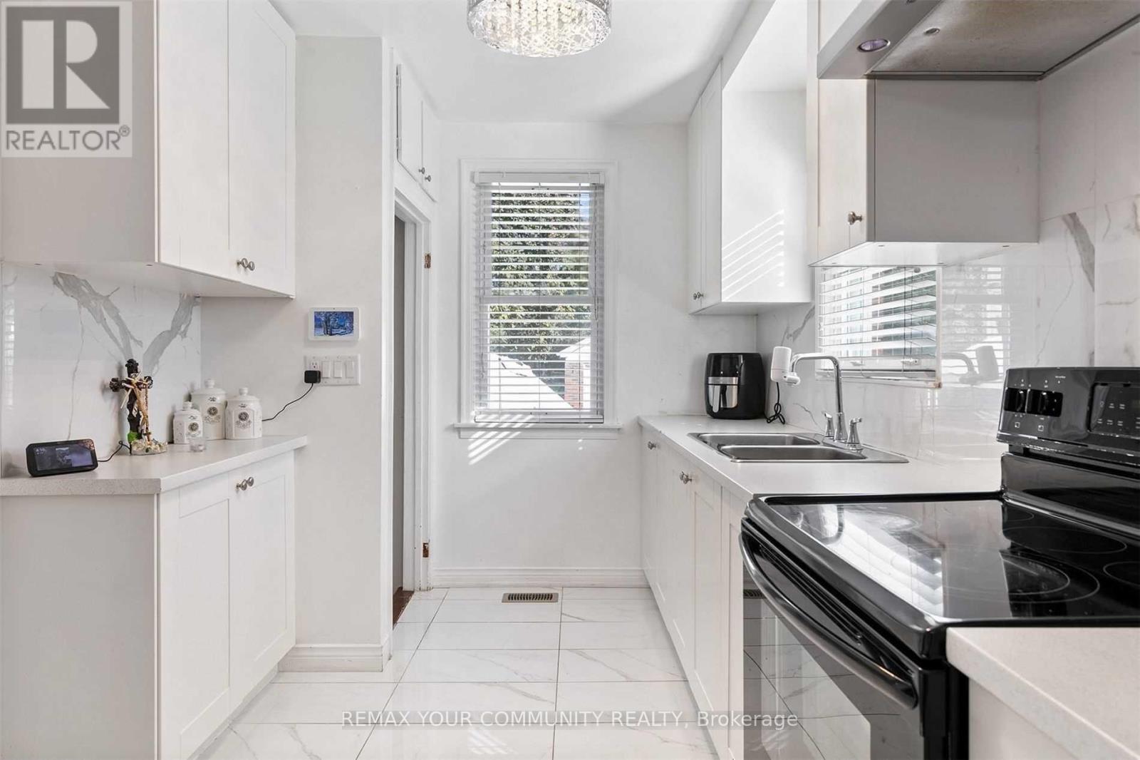 4276 HOWARD AVENUE - 13