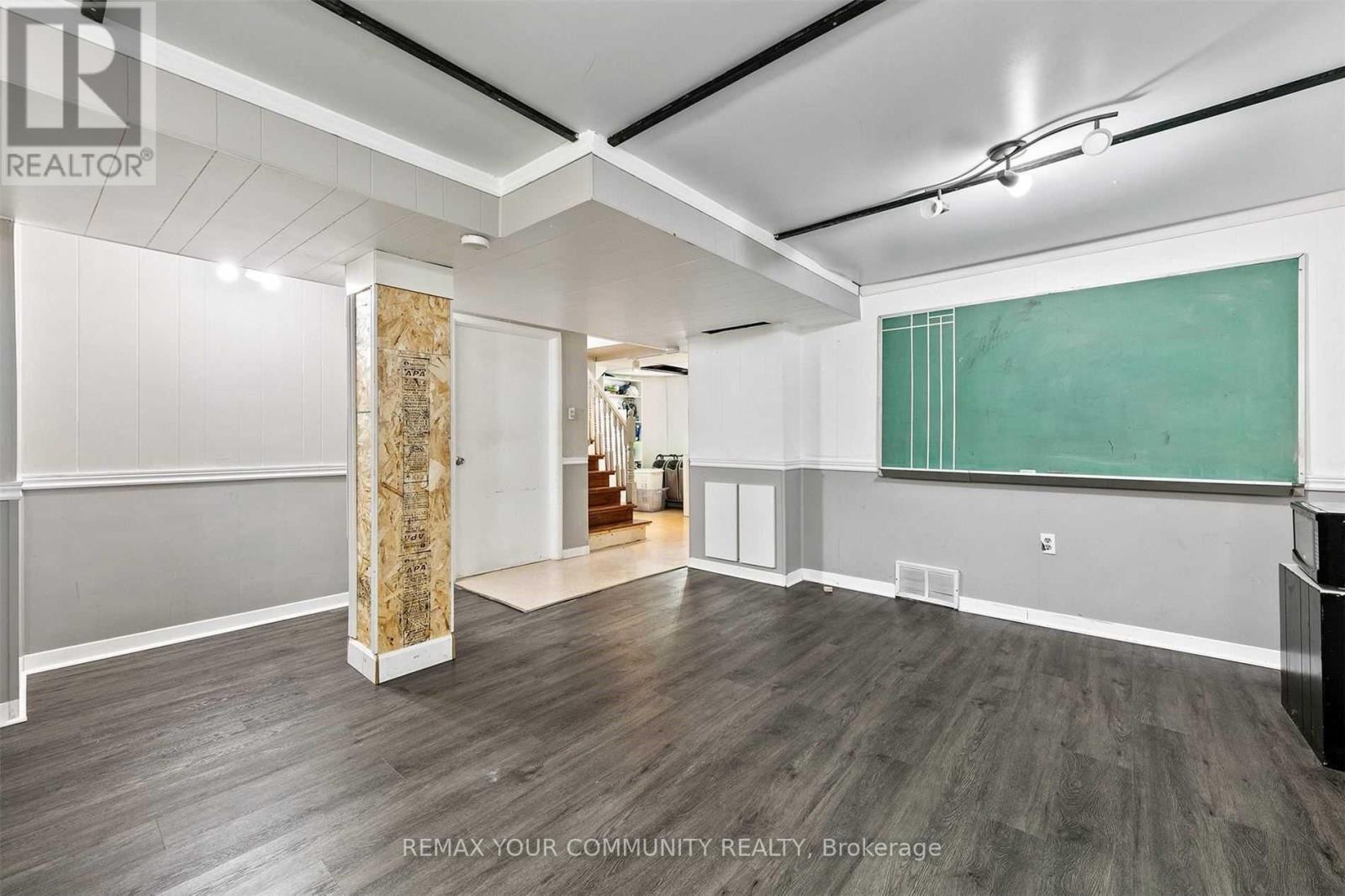 4276 HOWARD AVENUE - 23