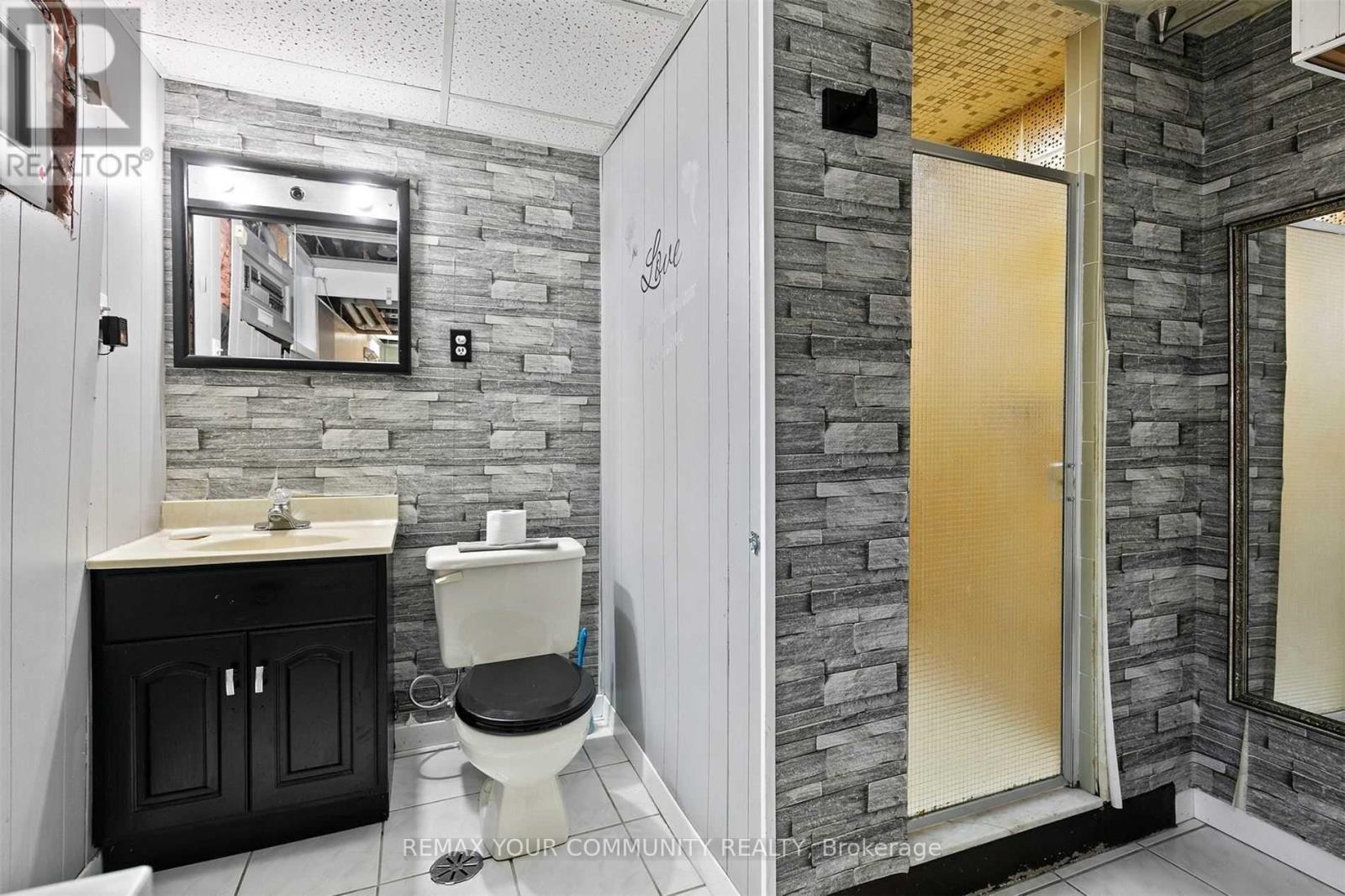 4276 HOWARD AVENUE - 25