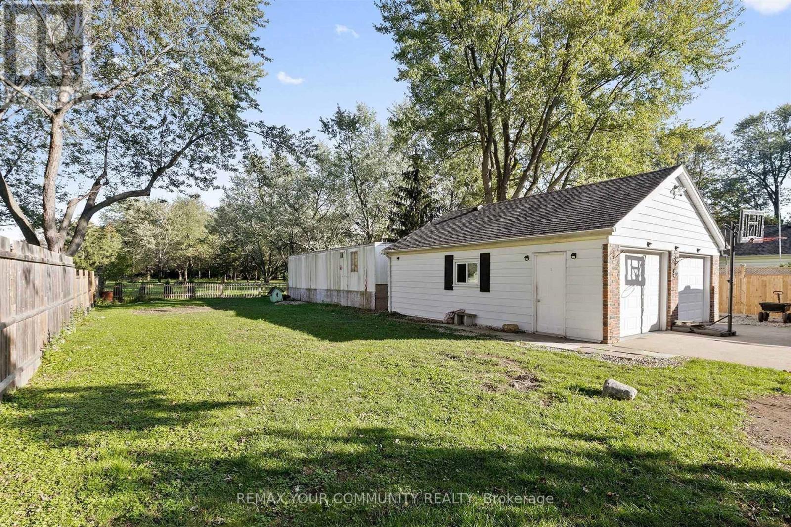 4276 HOWARD AVENUE - 26