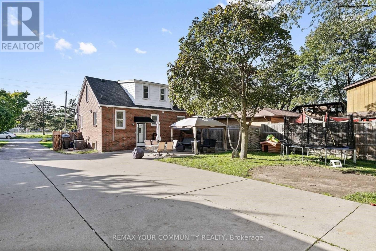 4276 HOWARD AVENUE - 28