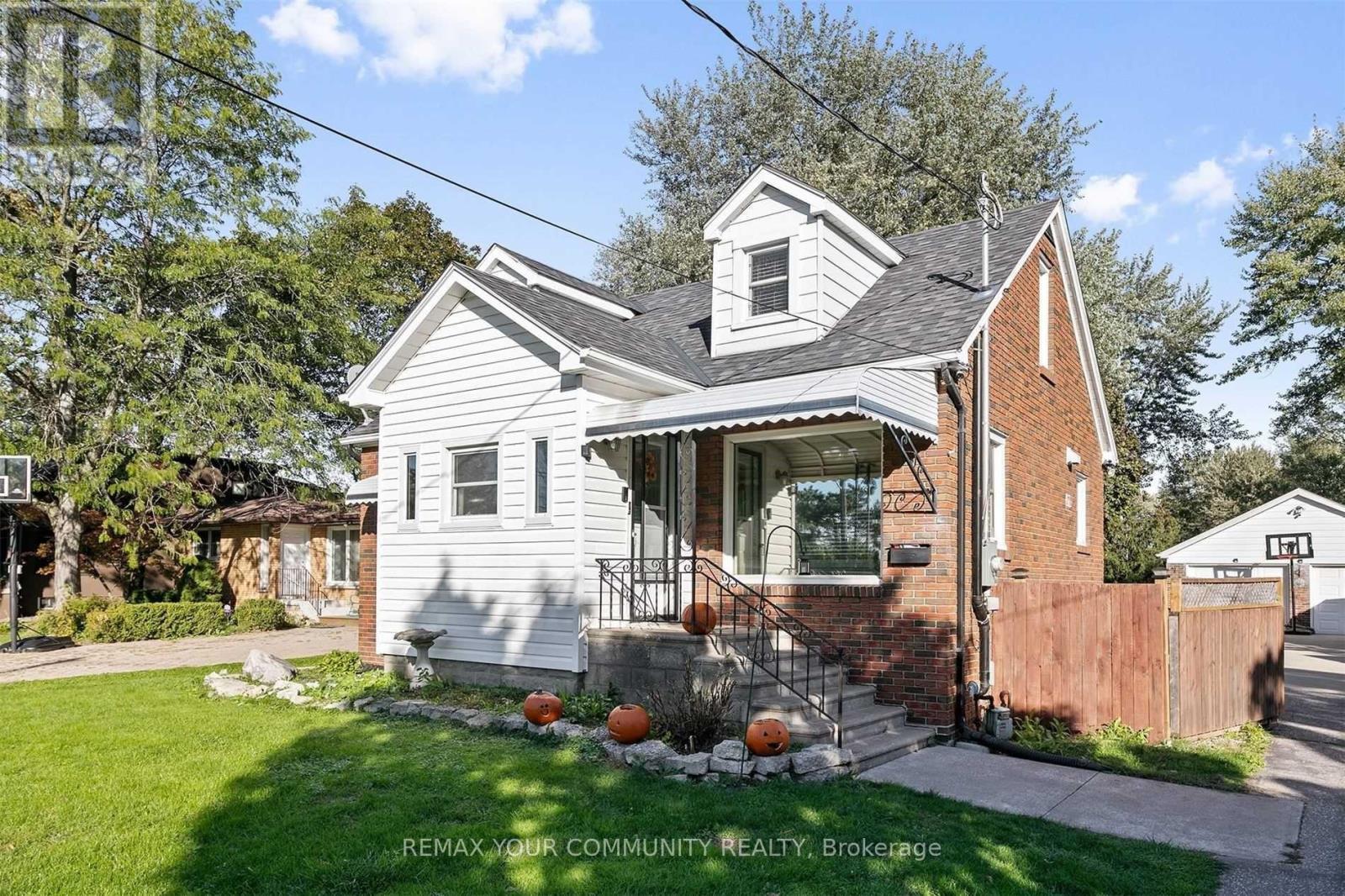 4276 HOWARD AVENUE, Windsor — photo 3