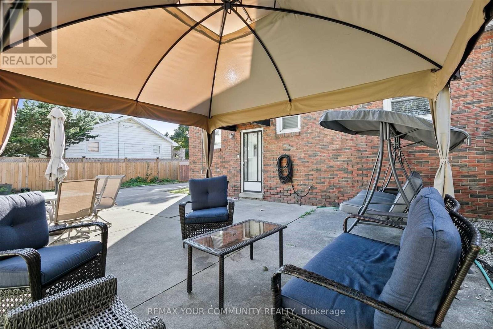 4276 HOWARD AVENUE - 32