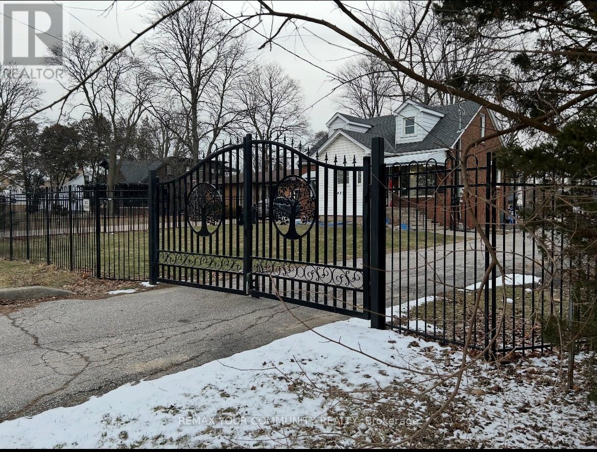 4276 HOWARD AVENUE - 33