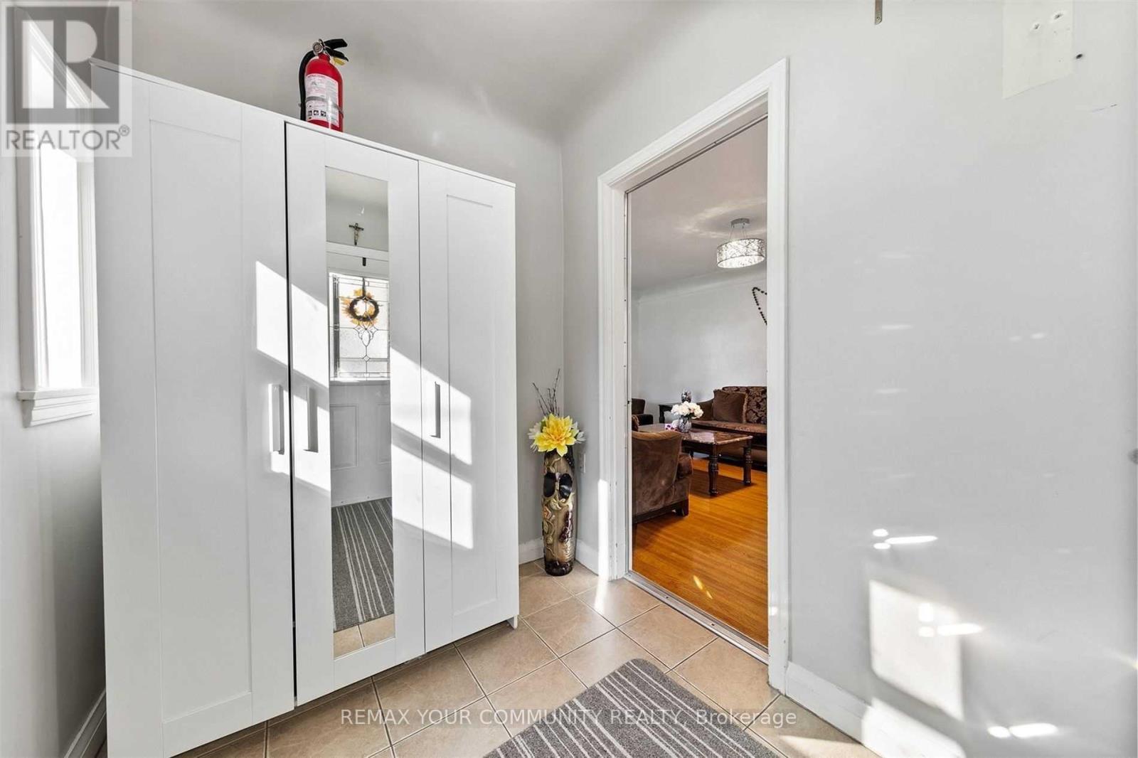 4276 HOWARD AVENUE - 5