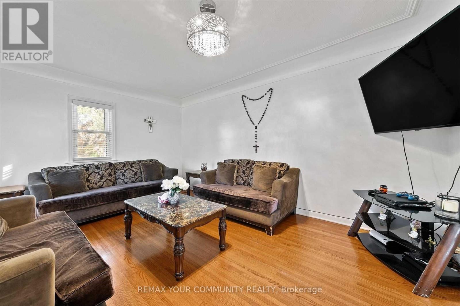 4276 HOWARD AVENUE - 7