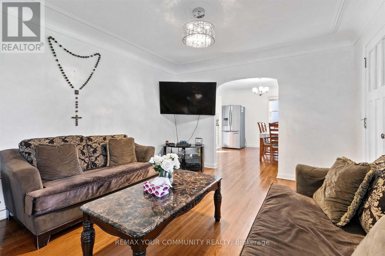 4276 HOWARD AVENUE - 8