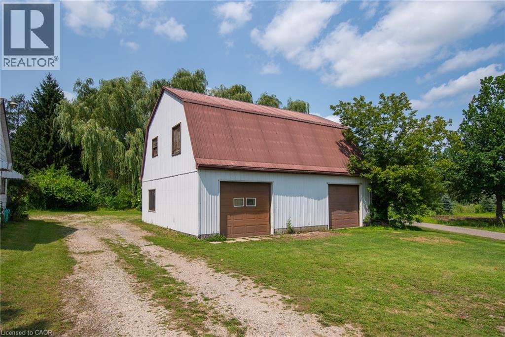 1310 SNYDER'S Road E — photo 2