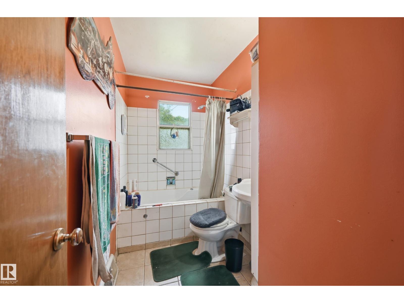 11622 133 Street NW - Photo 14