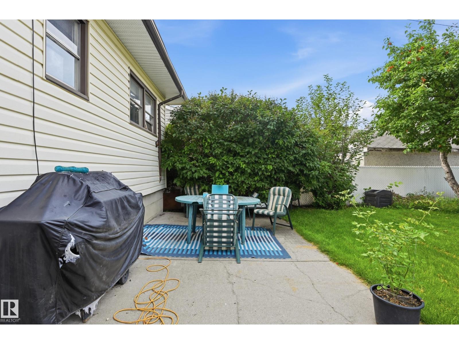 11622 133 Street NW - Photo 28