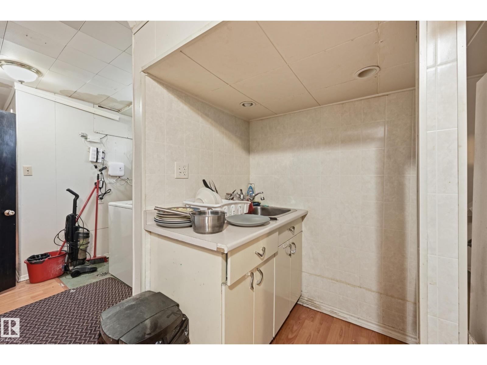 11622 133 Street NW - Photo 16