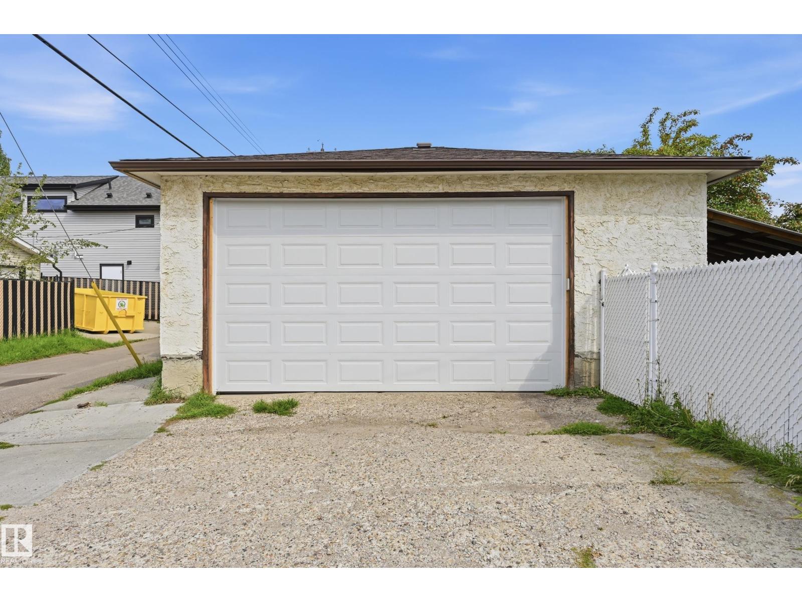 11622 133 Street NW - Photo 32