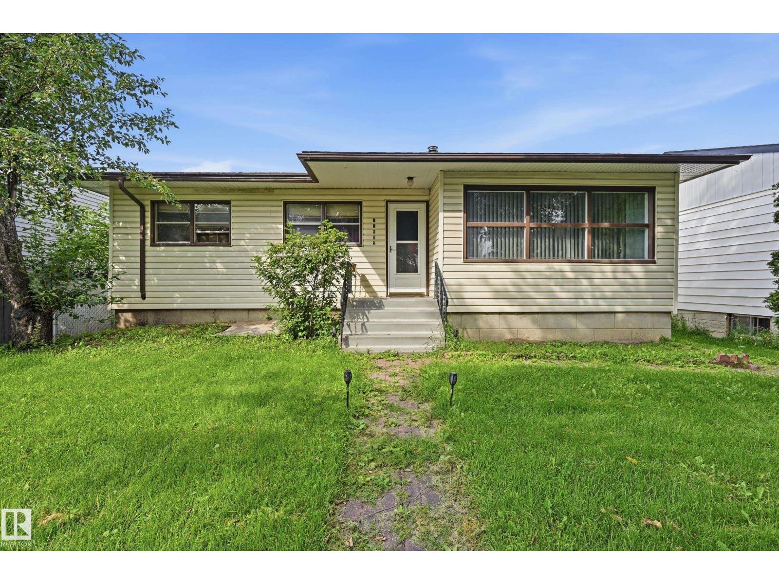 11622 133 ST NW, Woodcroft, Edmonton photo 1