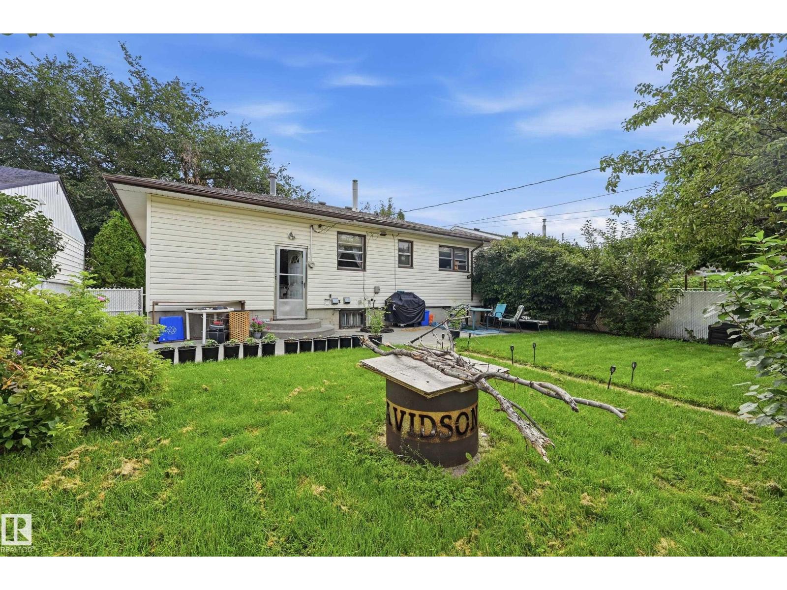 11622 133 Street NW - Photo 30