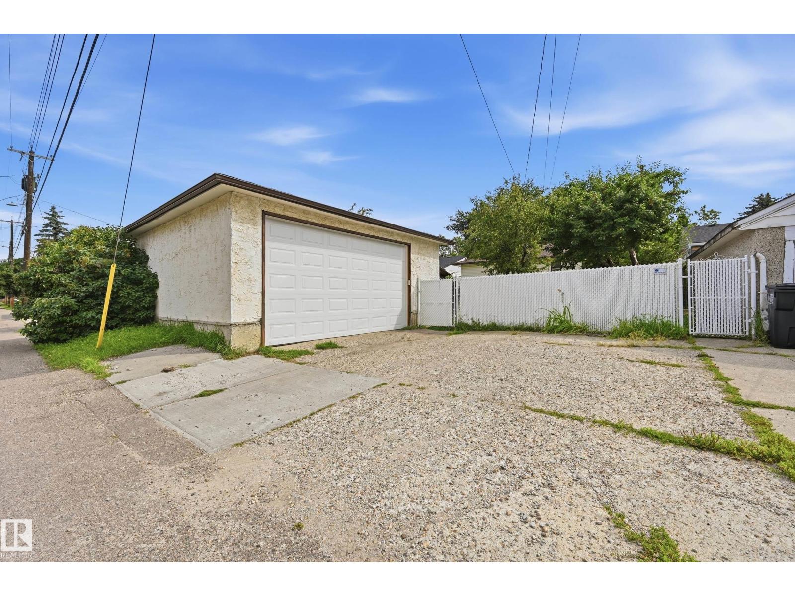 11622 133 Street NW - Photo 33
