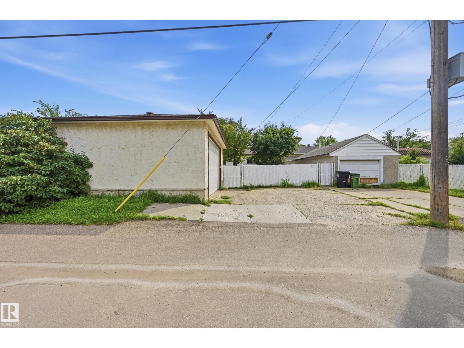 11622 133 ST NW - 34