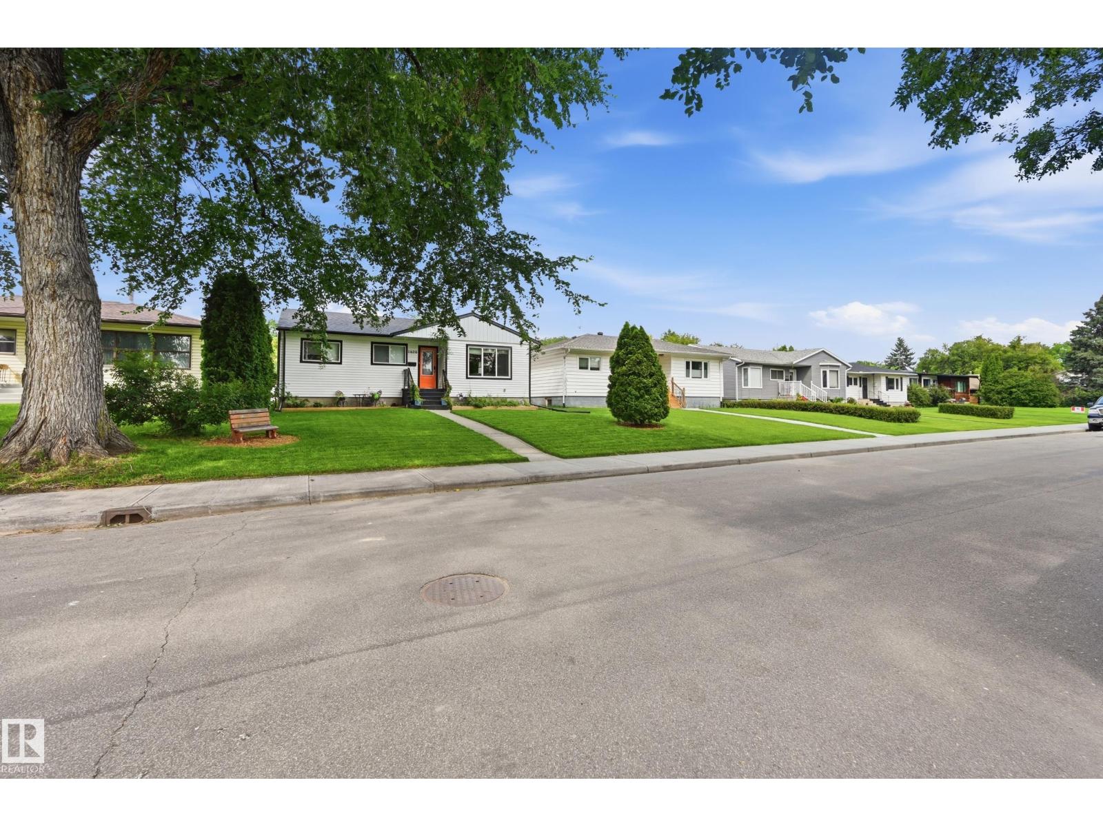 11622 133 Street NW - Photo 35