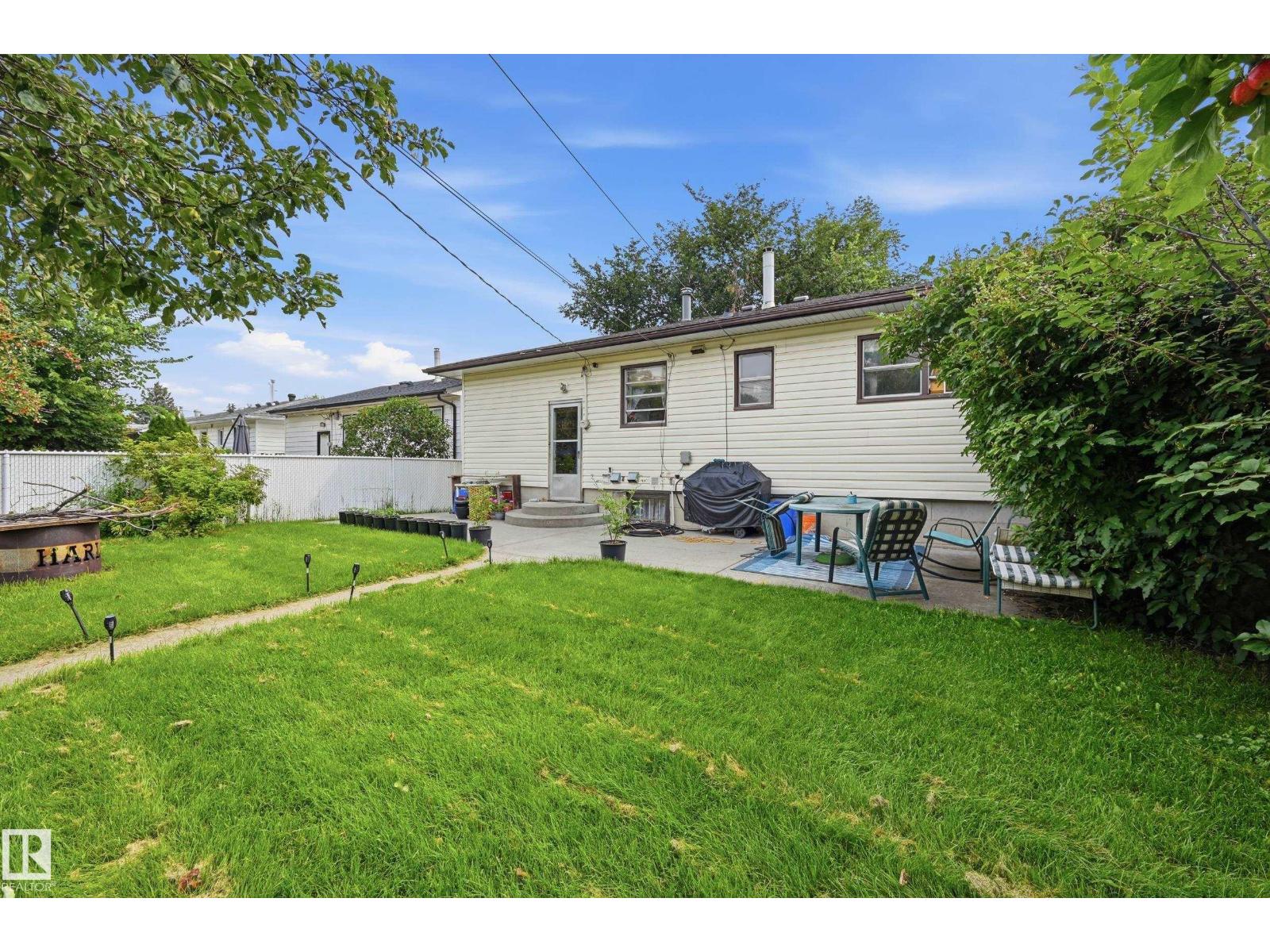 11622 133 Street NW - Photo 31