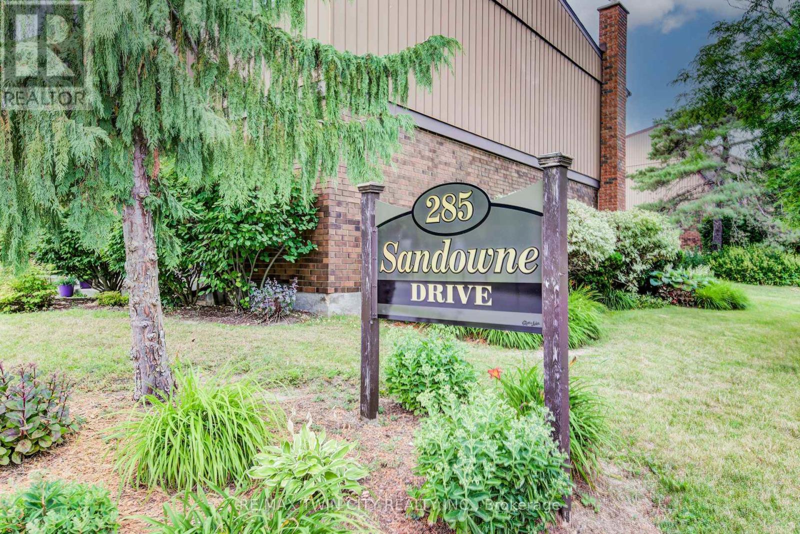 #15 285 SANDOWNE DRIVE - 18