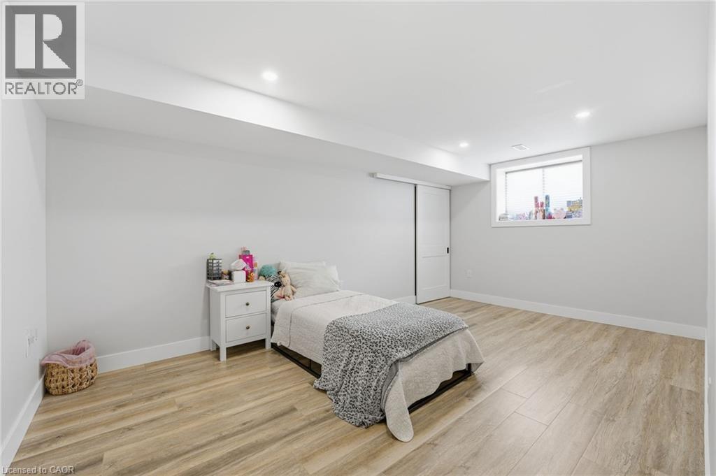 48 REBECCA Drive - 23