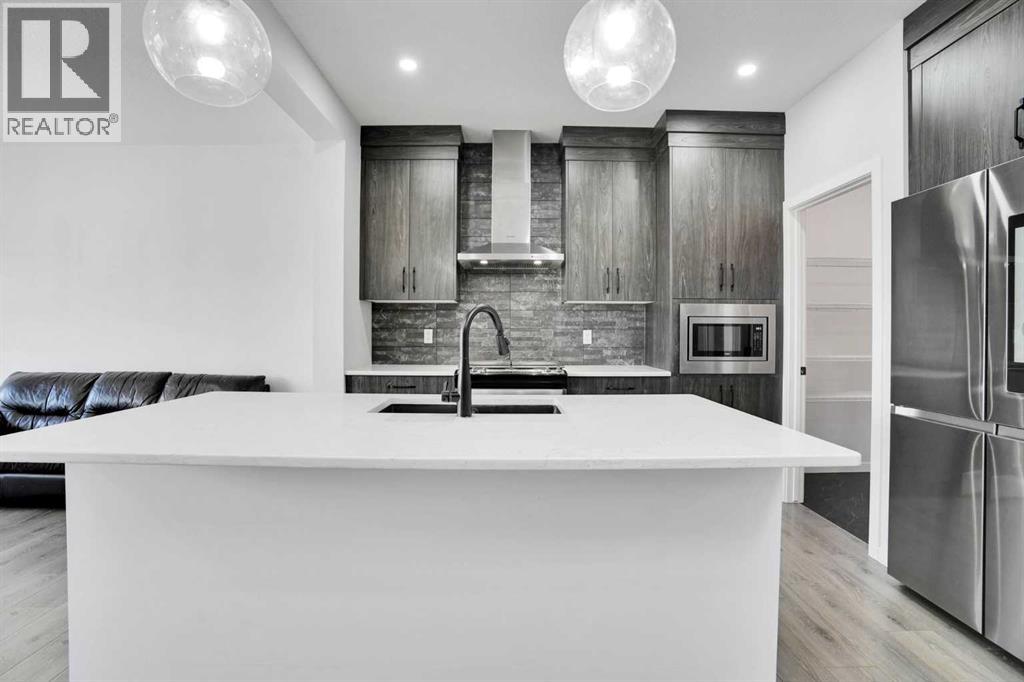 1014 Bayview Rise SW - 19