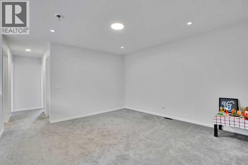 1014 Bayview Rise SW - Image 32