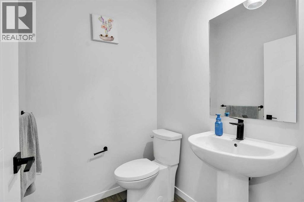 1014 Bayview Rise SW - Image 8