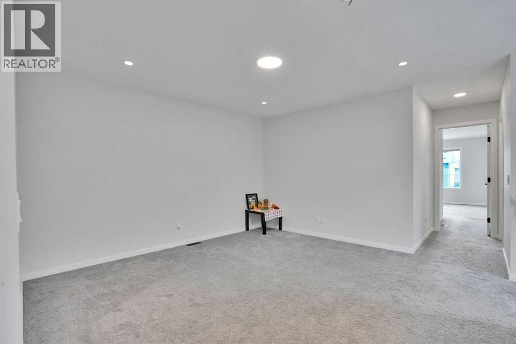 1014 Bayview Rise SW - Image 30