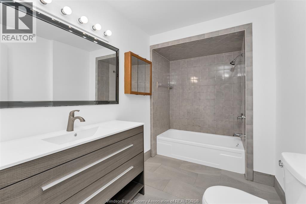 578 BROCK STREET - 17