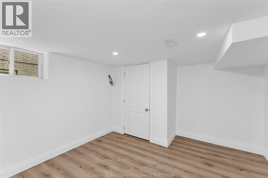 578 BROCK STREET - 23
