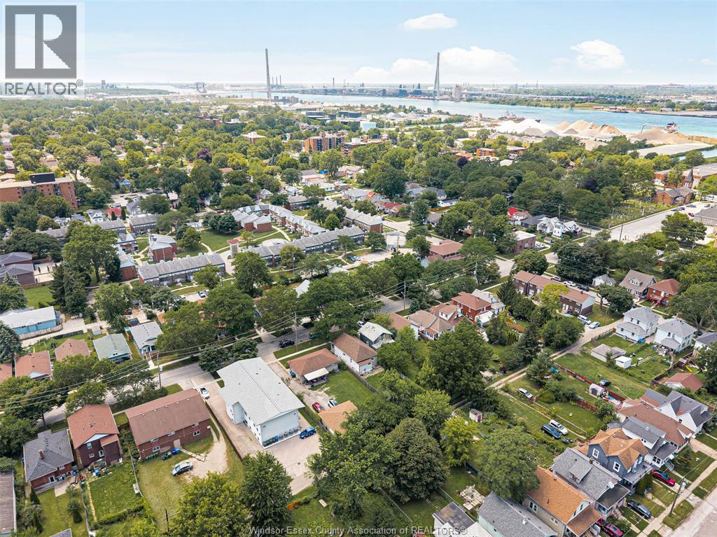 578 BROCK STREET - 35