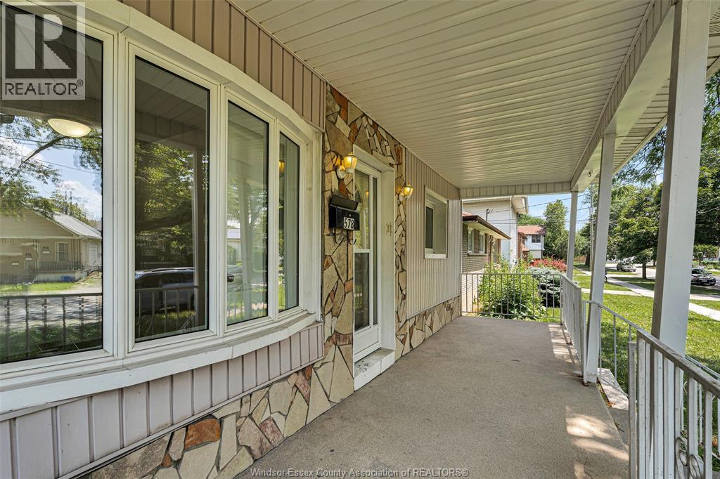 578 BROCK STREET - 5