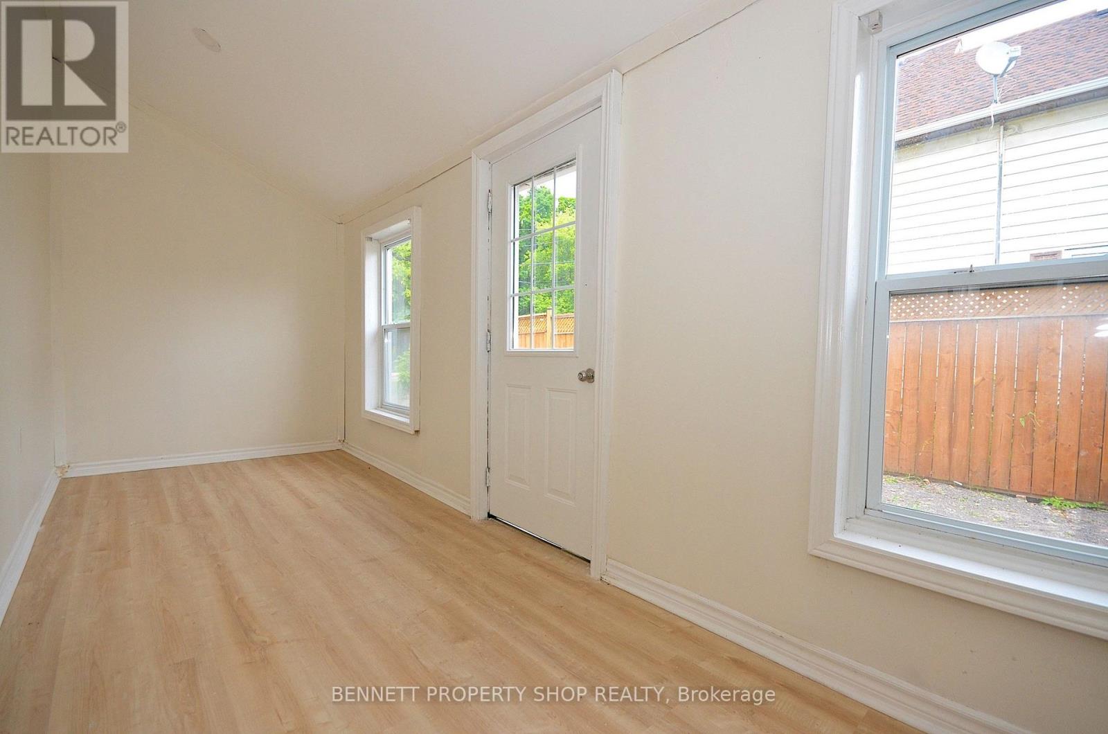 15 DANIEL STREET N - 12