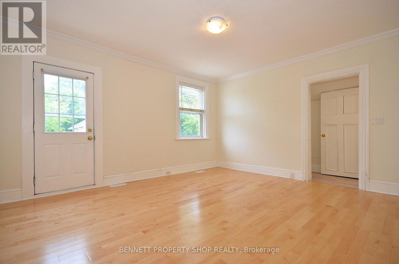 15 DANIEL STREET N - 21