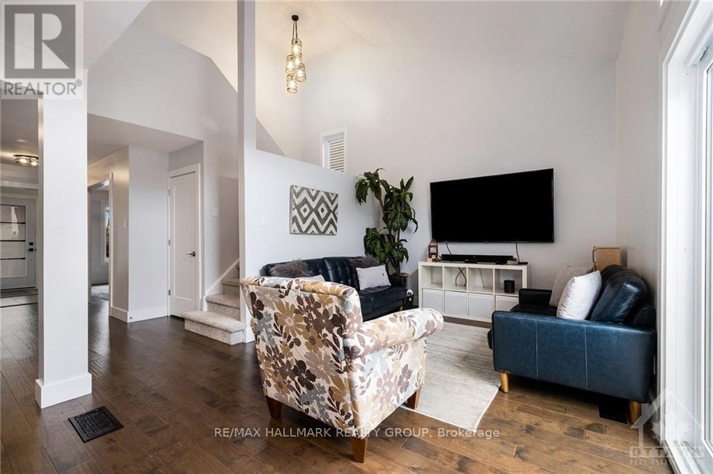 92 GILLESPIE CRESCENT - 10