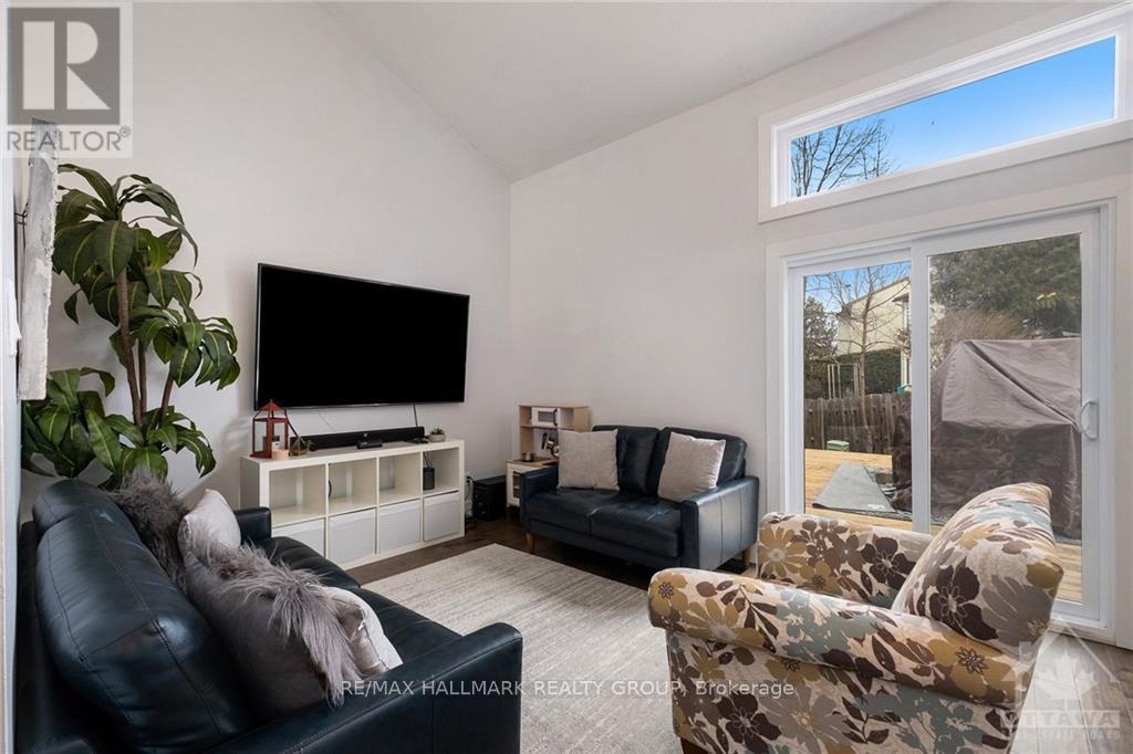 3 Bed, 3 Bath House for Sale in Ottawa – 92 GILLESPIE CRESCENT, Ottawa – MLS# X13664018 - Image 11
