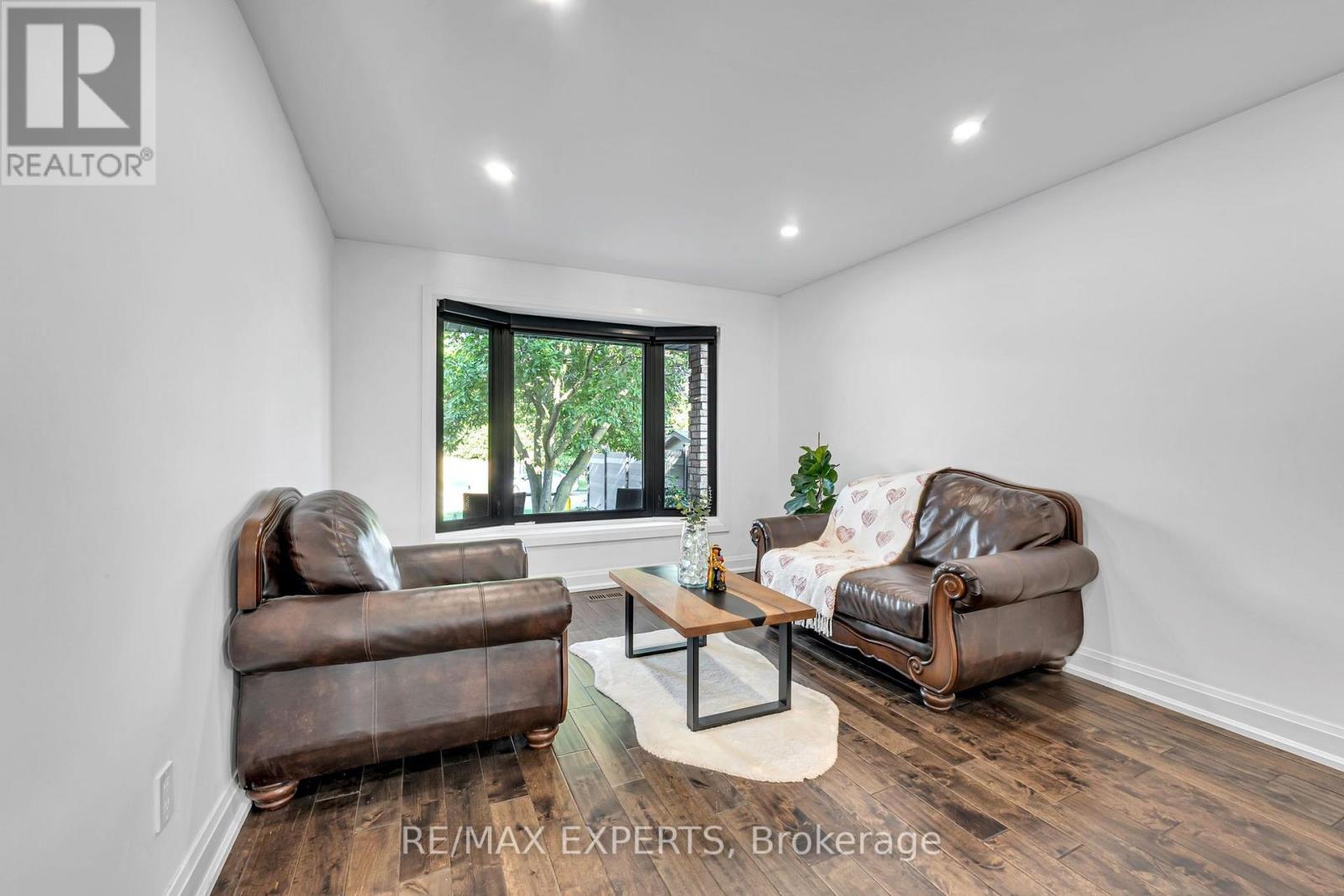 212 BORDEAUX DRIVE - 10