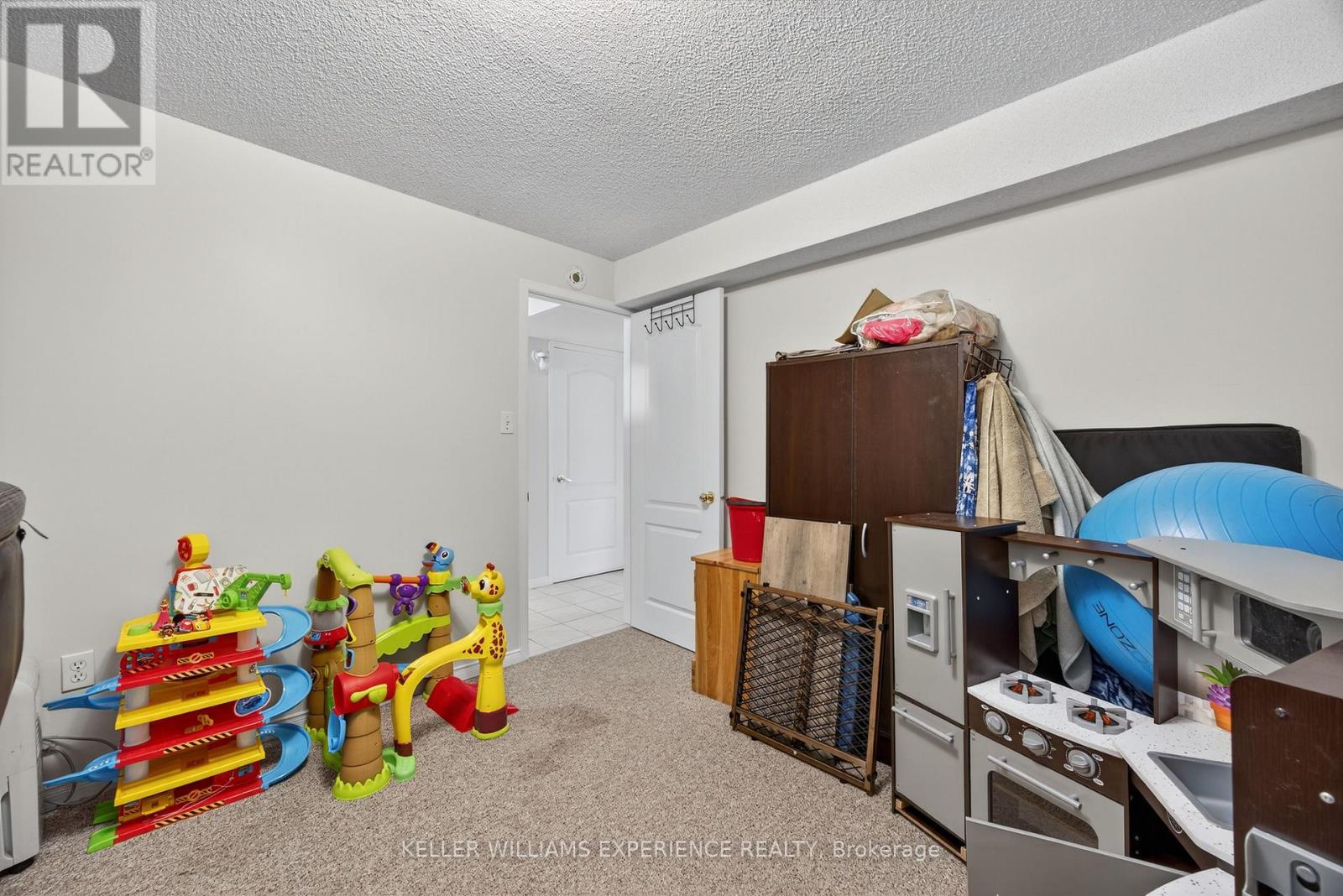 16 LARKIN DRIVE - 35