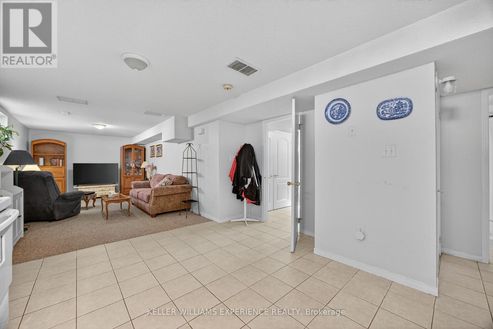 16 LARKIN DRIVE - 38