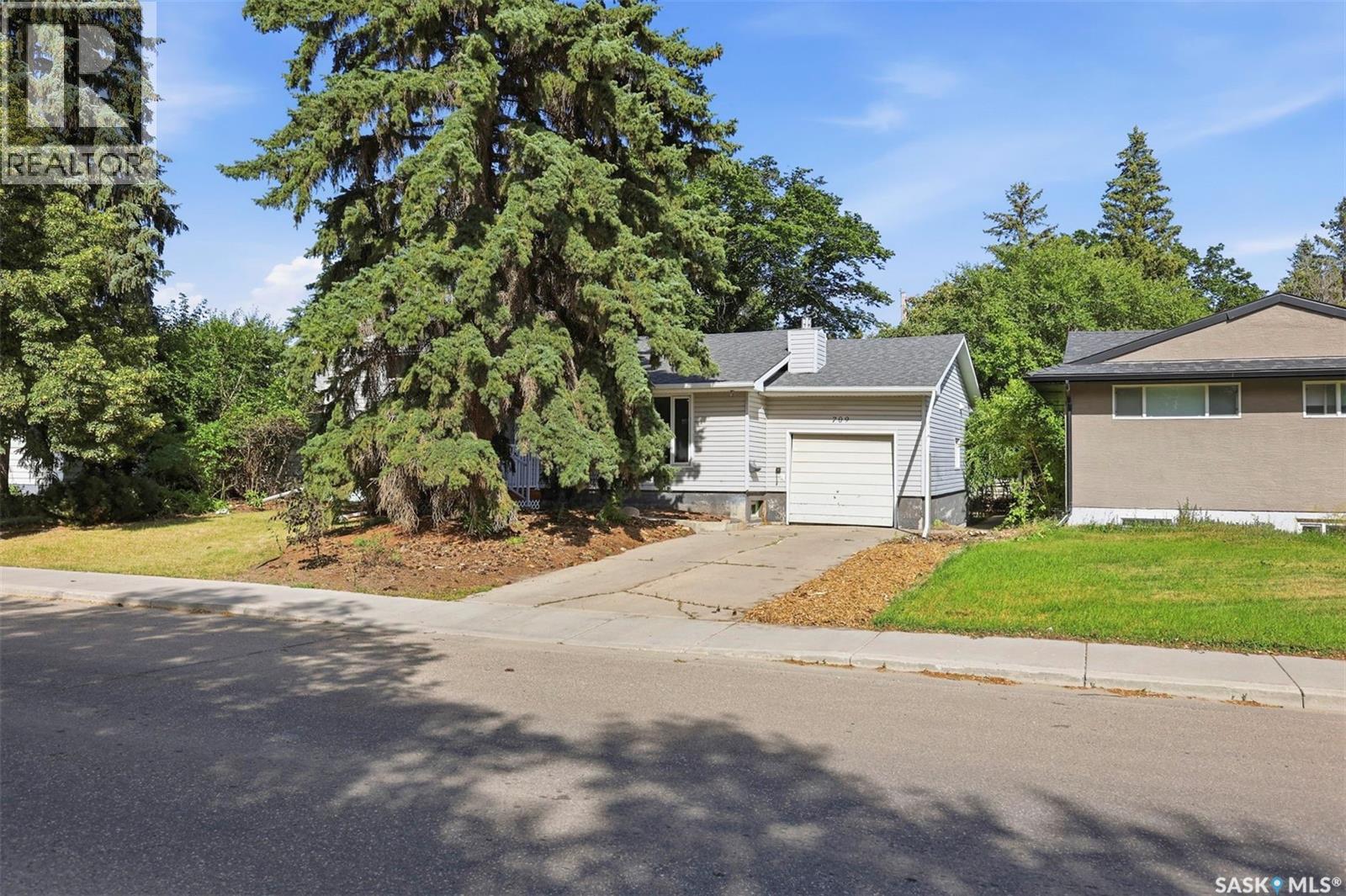 709 Cumberland AVENUE S, Saskatoon — photo 2