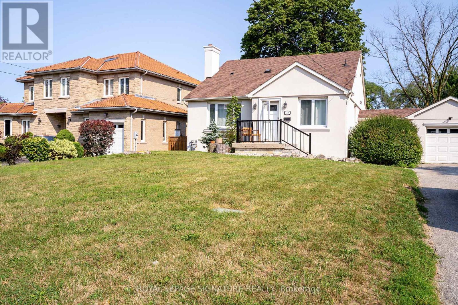 Photo of 42 Kingsview Boulevard