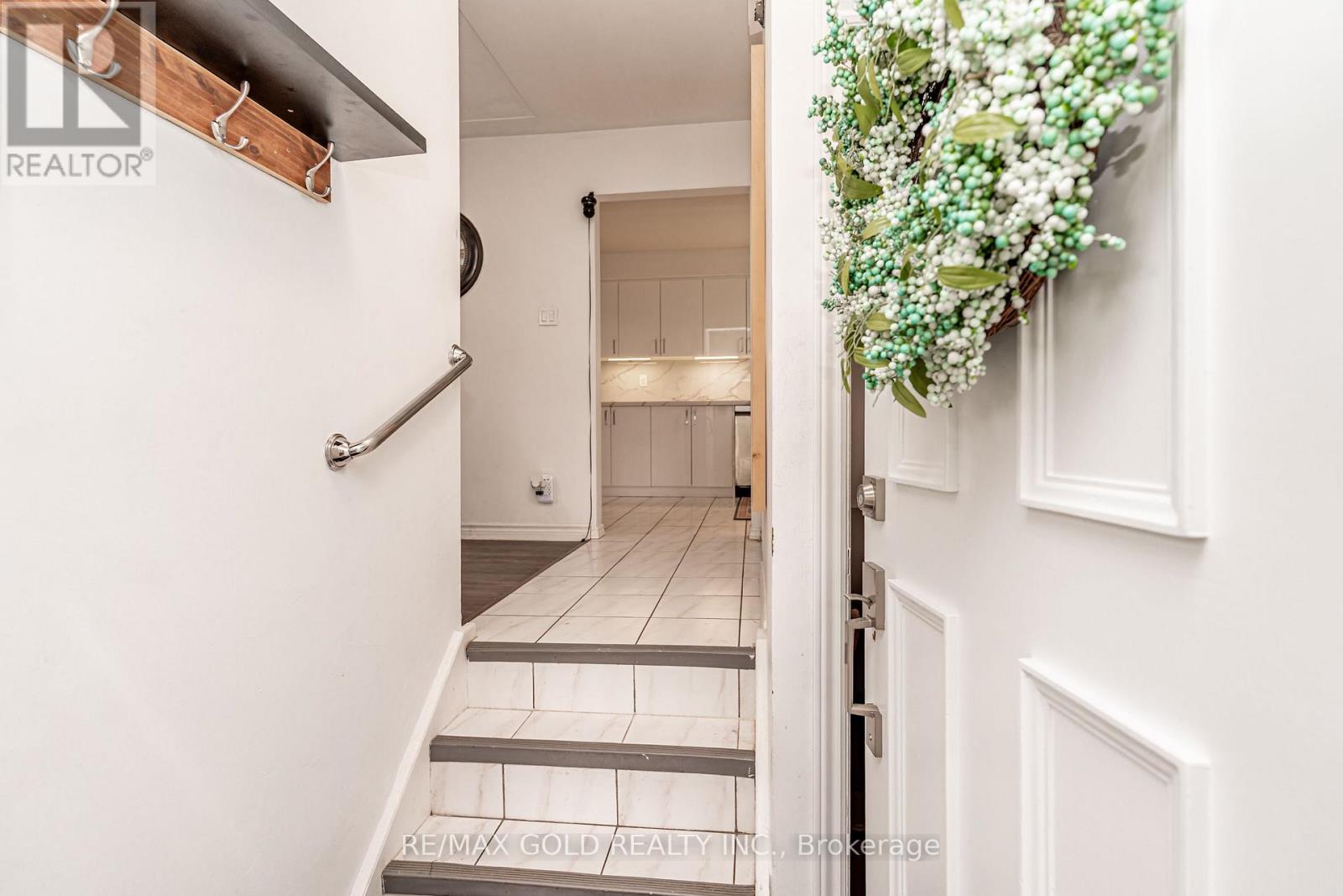 55 RAMBLEWOOD WAY — photo 3