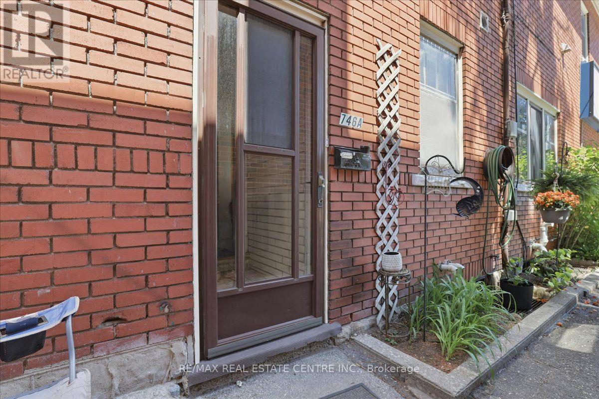 744 QUEEN STREET S - 12