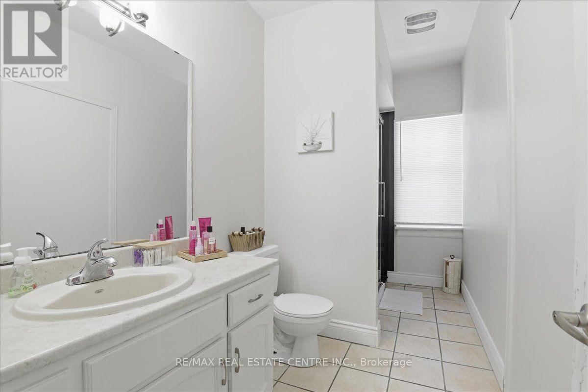 744 QUEEN STREET S - 20