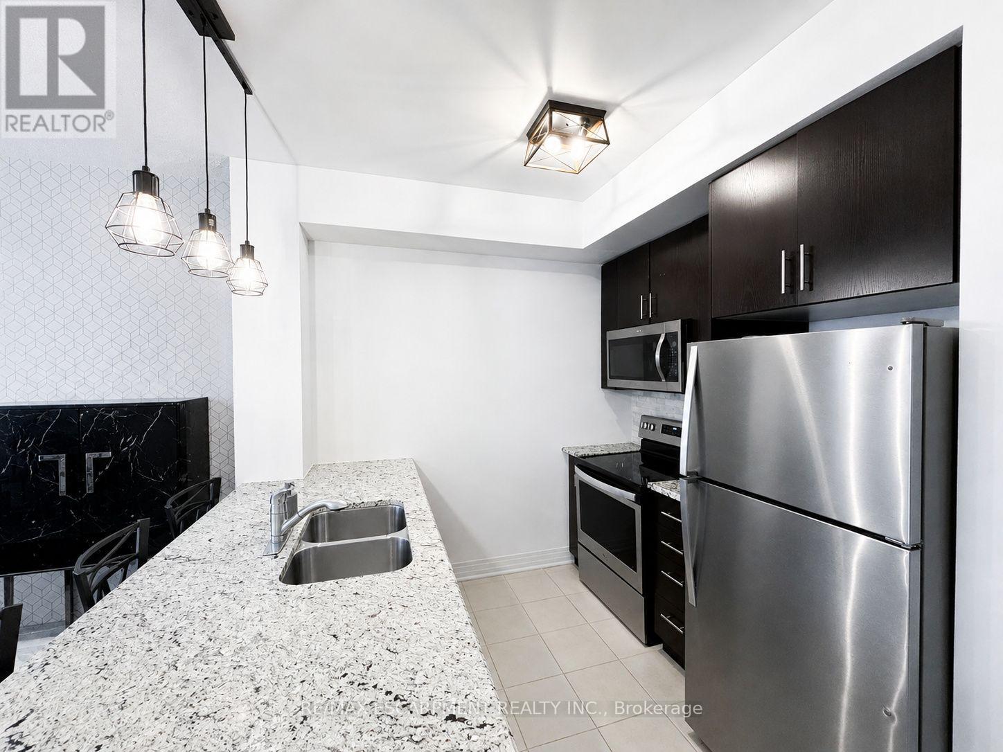 #117 10 CONCORD PLACE - 19