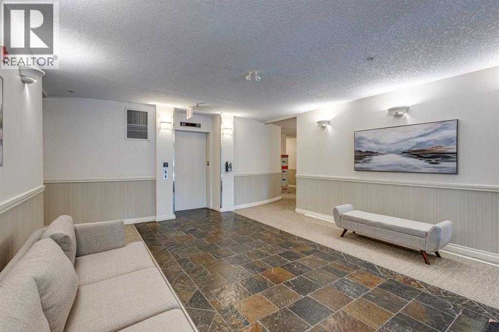 303, 10 Hemlock Crescent SW, Calgary — photo 3