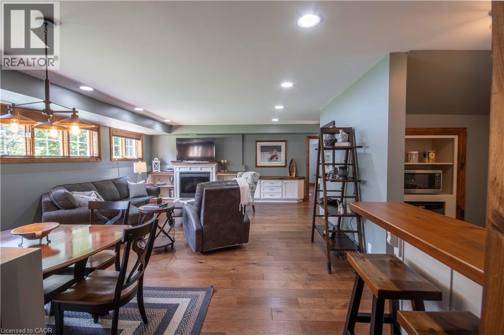 165 LAKESHORE Drive - Image 33