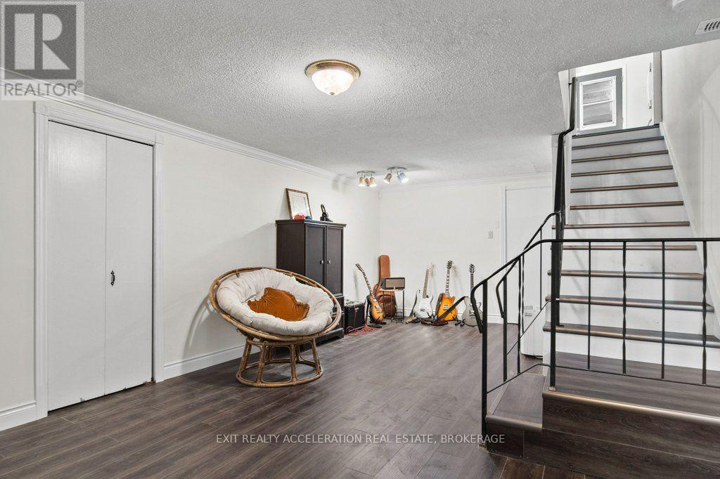 28 SOUTHCREST DRIVE - Image 24