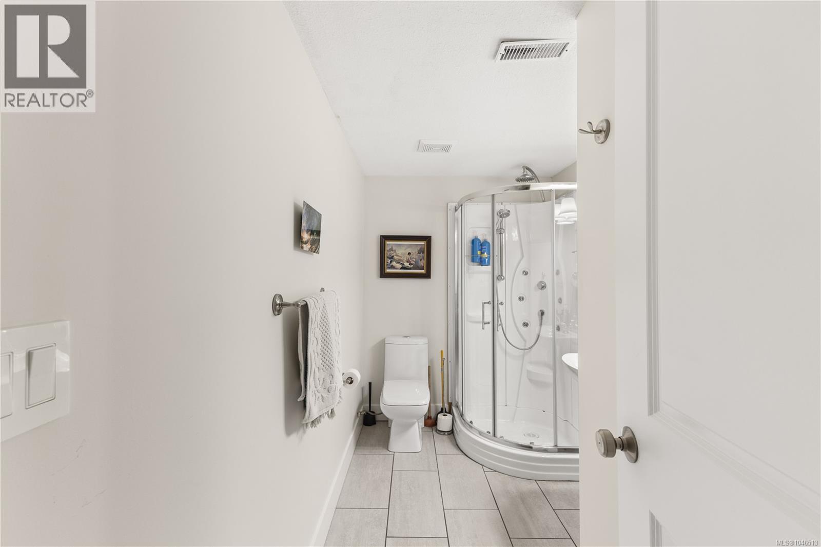 34 McLean St - 35